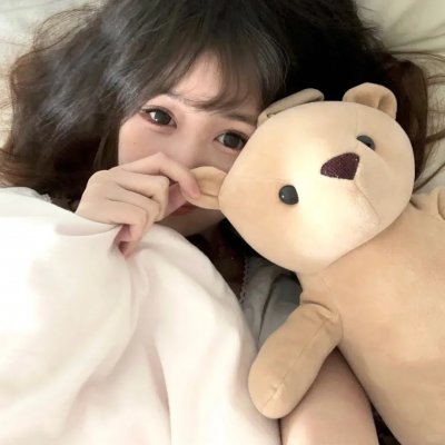 年轻女人